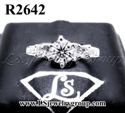 แหวนเพชรแท้ธรรมชาติ (Natural Diamonds)  0.81 Ct. มีใบ Cer E color (น้ำ 99%)/VS