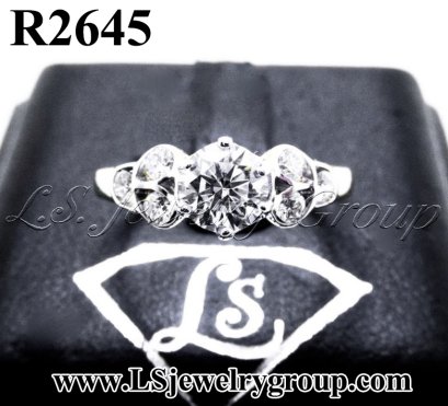 แหวนเพชรแท้ธรรมชาติ (Natural Diamonds) 0.71 Ct. มีใบCer E color (น้ำ 99%)/VVS