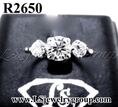 แหวนเพชรแท้ธรรมชาติ (Natural Diamonds)  0.65 Ct. มีใบ Cer E color (น้ำ 99%)/VVS