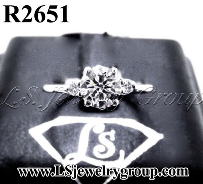แหวนเพชรแท้ธรรมชาติ (Natural Diamonds) 0.56 Ct. มีใบ Cer E color (น้ำ 99%)/VVS