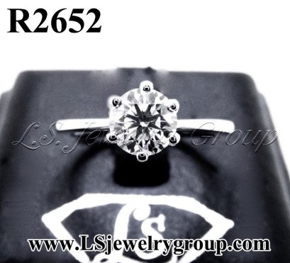 แหวนเพชรแท้ธรรมชาติ (Natural Diamonds) 0.76 Ct. มีใบ Cer E color (น้ำ 99%)/VVS