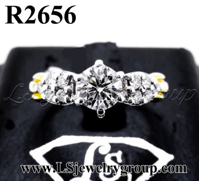 แหวนเพชรแท้ธรรมชาติ (Natural Diamonds) 0.90 Ct.มีใบCer E color (น้ำ 99%)/VVS