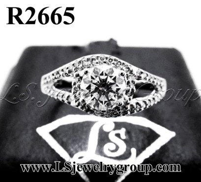แหวนเพชรแท้ธรรมชาติ (Natural Diamonds) 0.71 Ct. มีใบCer F color (น้ำ 99%)/VVS