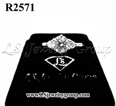 แหวนเพชรแท้ธรรมชาติ (Natural Diamonds) 1.26 Ct.