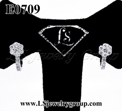 ต่างหูเพชรแท้ธรรมชาติ (Natural Diamonds) 1.08 Ct.