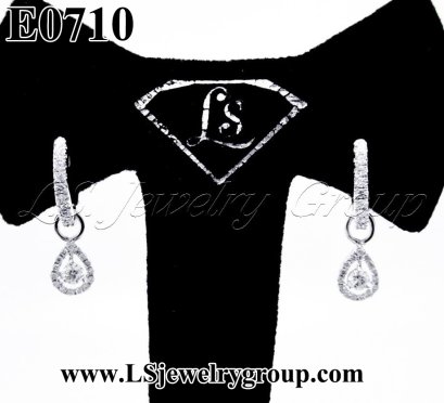 ต่างหูเพชรแท้ธรรมชาติ (Natural Diamonds) 0.90 Ct.