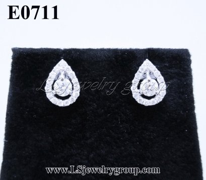 ต่างหูเพชรแท้ธรรมชาติ (Natural Diamonds) 0.60 Ct.