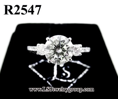 แหวนเพชรแท้ธรรมชาติ (Natural Diamonds)  1.77 Ct.