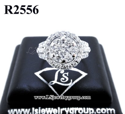 แหวนเพชรแท้ธรรมชาติ (Natural Diamonds) 2.10 Ct.