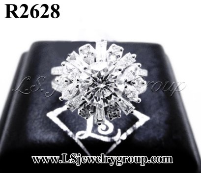 แหวนเพชรแท้ธรรมชาติ (Natural Diamonds) 2.26 Ct. มีใบ Cer F color (น้ำ 99%)/VVS