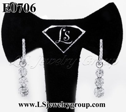 ต่างหูเพชรแท้ธรรมชาติ (Natural Diamonds) 1.90 Ct.