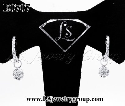 ต่างหูเพชรแท้ธรรมชาติ (Natural Diamonds) 0.75 Ct.