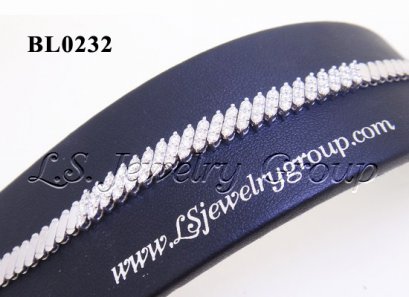 สร้อยข้อมือเพชรแถว 3 แถว เพชร 2.01 Ct.