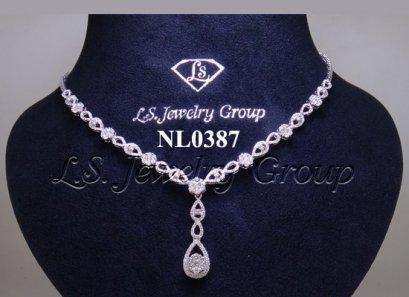 สร้อยคอเพชรห้อยเพชรกระจุกล้อมเพชรหยดน้ำ 3.40 Ct. น้ำ99%