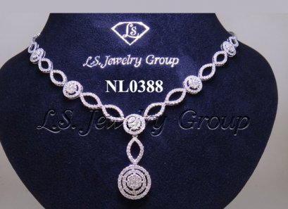 สร้อยคอเพชรห้อยเพชรกระจุกล้อมเพชรทรงกลม 5.25 Ct. น้ำ99%