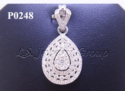 จี้เพชรกระจุกหยดน้ำล้อมเพชร 1.30 Ct. น้ำ99%