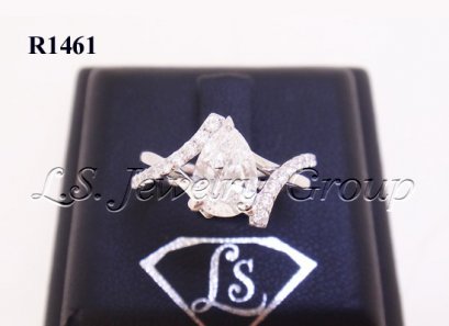 แหวนเพชรหยดน้ำชู 0.91 Ct. ก้านไขว้สลับ พร้อมเซอร์ G/VS