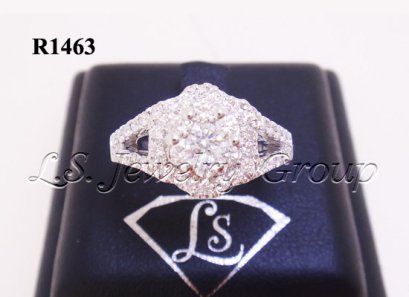 แหวนเพชรกระจุก 1.05 Ct. ล้อม 1 ชั้น น้ำ99%