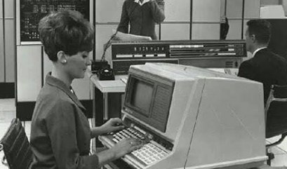 คอมพิวเตอร์ (อังกฤษ:computer) หรือ ในภาษาไทยว่า (คณิตกรณ์)