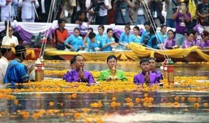 ประเพณีอุ้มพระดำน้ำ 2559 จ.เพชรบูรณ์  