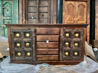 4SB18 ตู้ยาวตัวใหญ่พร้อมลิ้นชักแต่งหมุดทองเหลืองใหญ่