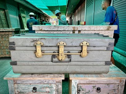 BX22 Old Iron Box with a Lock