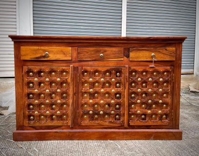 3SB10 ตู้ยาวสามประตูพร้อมลิ้นชักแต่งทองเหลือง