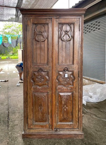 CTXL7 ตู้เก็บของสองประตูทรงสูงแต่งนกยูงสองคู่