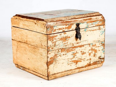 BX18 Vintage Box in Rustic White and Blue