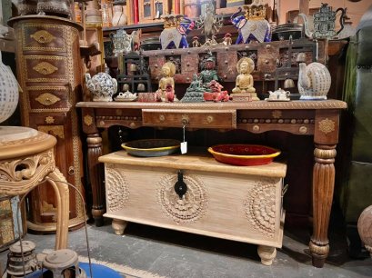 CL21 Console Table with Brass Decor