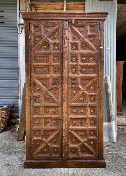 CTL1 ตู้ไม้โบราณแบบอินเดียแต่งหมุดทองเหลือง