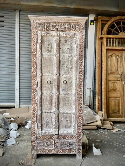 CTL11 ตู้ไม้ทรงสูงแกะสลักสีขาวขัดหยาบ