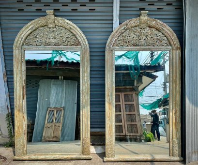 MR15 Large Classic Colonial Carved Mirror