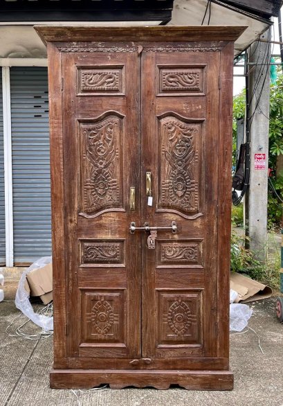 CTXL14 Classic Colonial Cabinet with 4 Levels of Storage