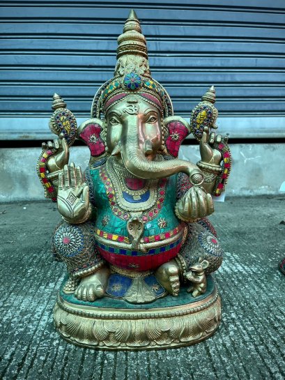 พระพิฆเนศทองเหลืององค์ใหญ่แต่งหินสีธิเบต