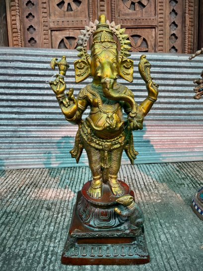 พระพิฆเนศองค์ยืนทองเหลือง