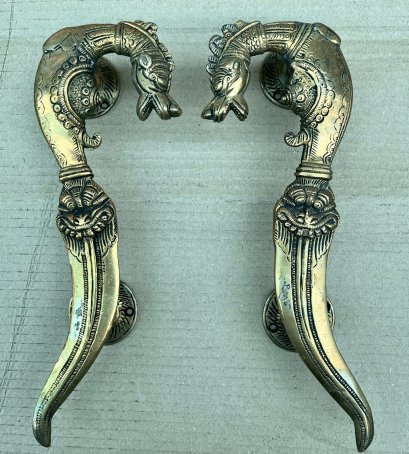 มือจับประตูทองเหลืองทรงโค้งหัวมังกร