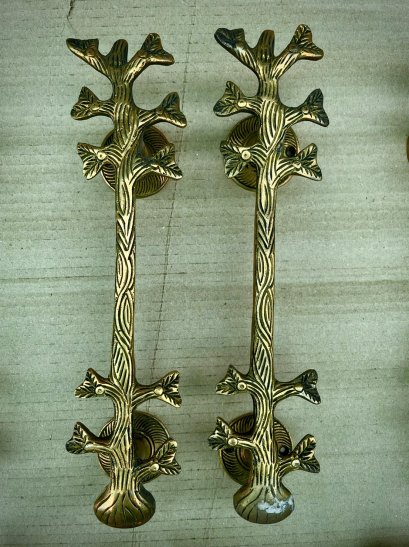 มือจับประตูทองเหลืองทรงกิ่งไม้คู่