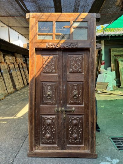 ประตูโบราณวินเทจแกะสลักลายคลาสสิค
