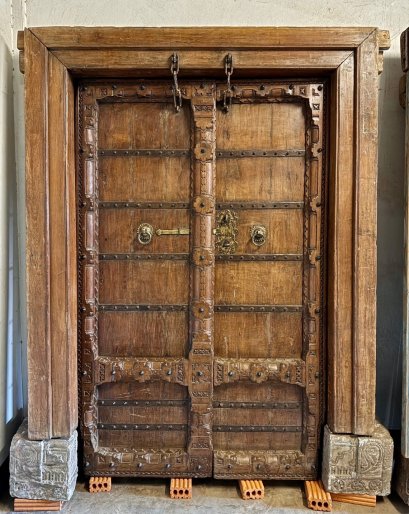 Luxurious Wide House Gate Door Solid Wood