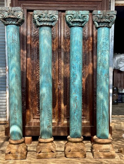 เสาโรมันโบราณสีฟ้าฐานหินกลมสมบูรณ์ชุดสี่ต้น