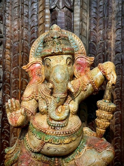 พระพิฆเนศไม้ชิ้นเดียวแกะสลักแต่งสีวินเทจ