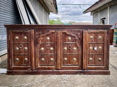 4SB26 ตู้ยาวสี่ประตูแต่วทองเหลืองสไตล์อินเดีย