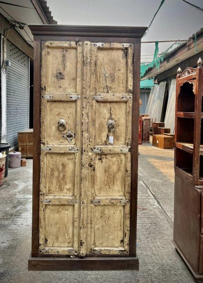 CTL35 ตู้ไม้สไตล์อินเดียโบราณบานสีครีมตัดขอบไม้สีเข้ม