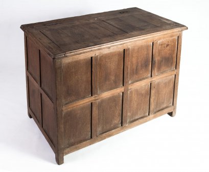BX52 Natural Wood Chest with 2 Storages Inside
