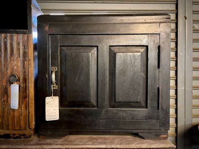 ตู้ข้างเตียงประตูบานเดี่ยวสีดำวินเทจ