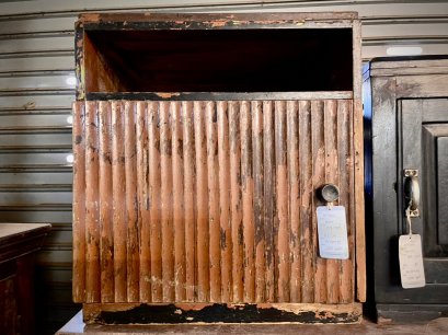 ตู้ข้างเตียงขนาดเล็กสไตล์วินเทจ