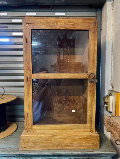 ตู้ไม้สักประตูกระจกบานเดี่ยวพร้อมชั้นวางสองชั้น