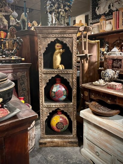 BRT32 Arch Carved Book Rack