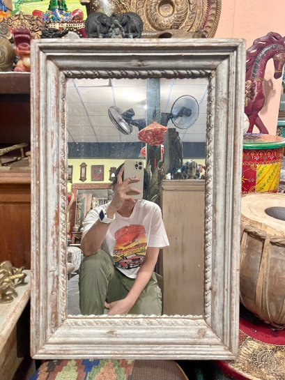 MR114 Distressed White Wall Mirror